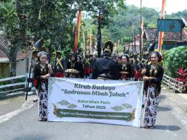 UPACARA ADAT SADRANAN MBAH JOBEH